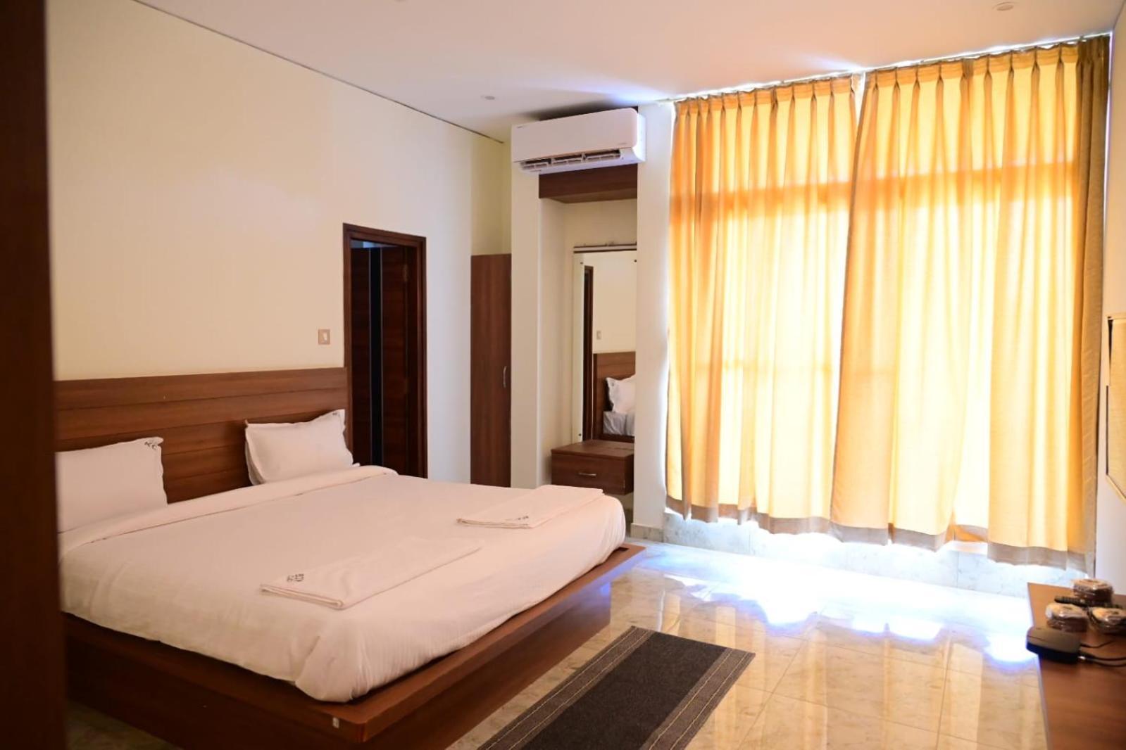 Kcg Residency Hotel Mysore Exterior photo